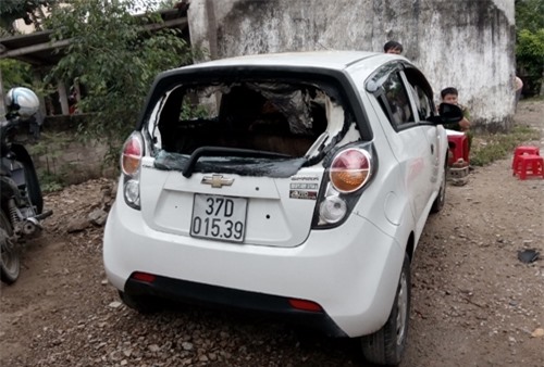 Đập phá, đốt ôtô hàng xóm chỉ vì 'ngứa mắt'