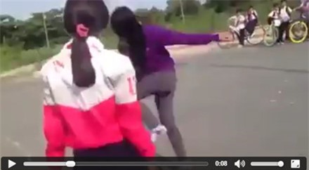 Xôn xao clip nữ sinh bị đánh hội đồng ở Đồng Nai