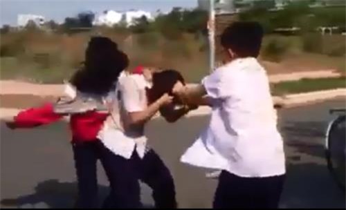 Xôn xao clip nữ sinh bị đánh hội đồng: Sở Giáo dục Đồng Nai nói gì?