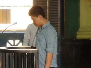 Nghịch tử nghiện ngập cầm kéo giết cha lĩnh án tử