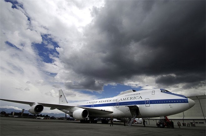 Sức mạnh dàn phương tiện chuyên dụng của Tổng thống Obama khi đến Việt Nam