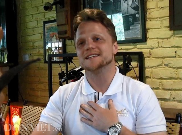 Vì sao "ông Tây" lội mương dọn rác ở Hà Nội?