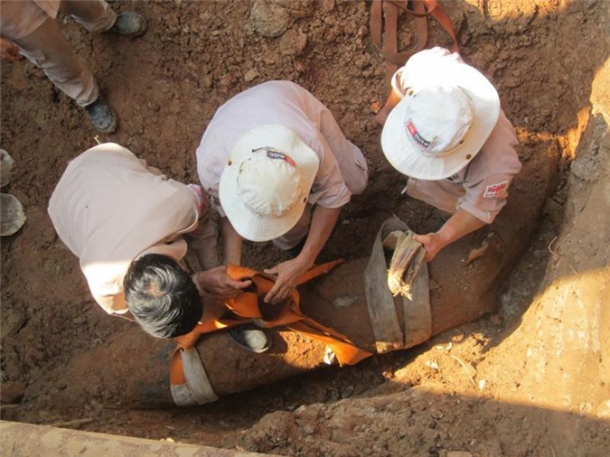 Hoảng hồn phát hiện quả bom gần nửa tấn ở Quảng Trị
