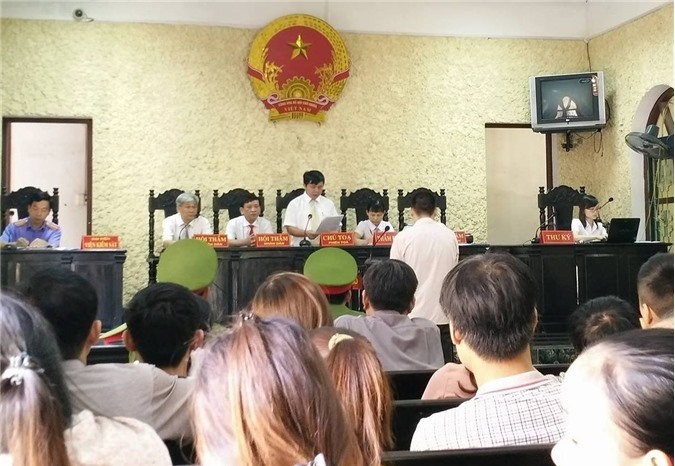 Nghịch tử giết mẹ, đánh cha nhập viện vì ngăn hút thuốc lá