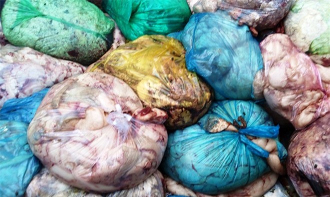 Bắt giữ hơn 400kg mỡ thối trên đường đi tiêu thụ