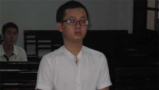 Cướp túi xách lấy tiền trả nợ, nam sinh lãnh án 3 năm tù