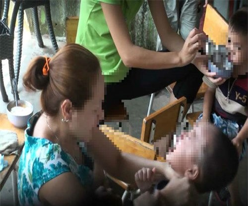 Nghi án bảo mẫu đánh bé gái 2 tuổi tử vong vì không chịu ăn