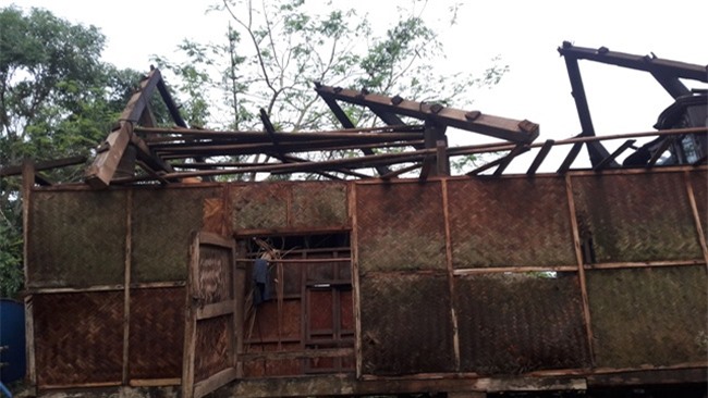 Quảng Trị: Lốc xoáy trong 5 phút, tốc mái 14 nhà dân