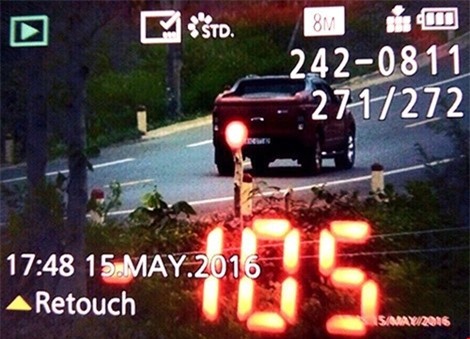 Tài xế ôtô húc xe cảnh sát để trốn chạy đã ra trình diện