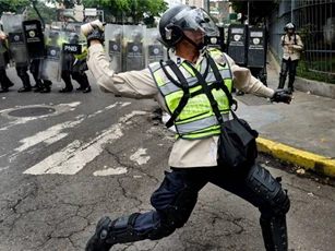 Venezuela: Biểu tình bùng nổ trên toàn quốc, 50 người bị thương sau đụng độ
