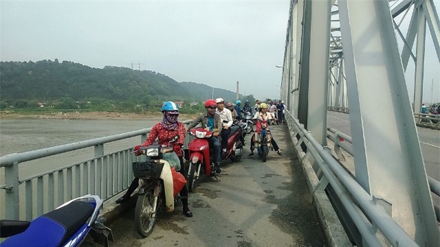 Phát hiện mình có thai, thiếu nữ quẫn trí nhảy cầu tự tử