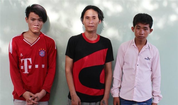 Bắt nhóm "yêu râu xanh" khống chế chồng, luân phiên hiếp dâm vợ