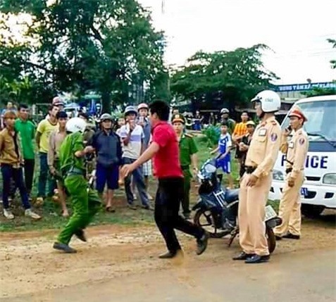 Đắk Lắk: Đang làm nhiệm vụ, công an bị côn đồ chém trọng thương