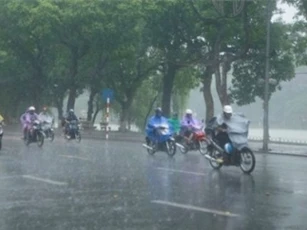 Dự báo thời tiết 22/5: Bắc Bộ mưa dông, nhiệt giảm nhanh trước ngày bầu cử