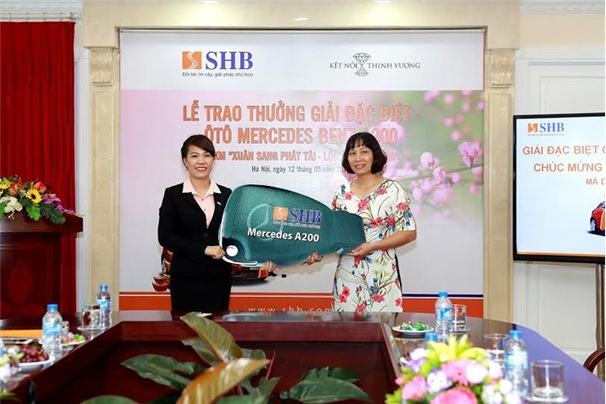 SHB trao giải đặc biệt ô tô Mercedes Benz A200 cho khách hàng