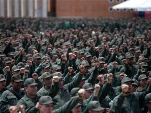 Venezuela: Tổng thống “khoe” quyền lực và sức mạnh quân sự