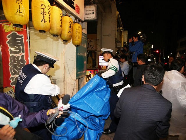 Ca sĩ 20 tuổi nguy kịch sau khi bị fan cuồng đâm hơn 20 nhát dao