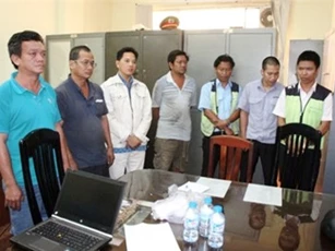 Nhân viên Jetstar móc nối trộm hơn 8.000 lít dầu máy bay