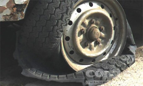 Truy đuổi 3km, nổ 6 phát súng khống chế xe tải chở gỗ lậu