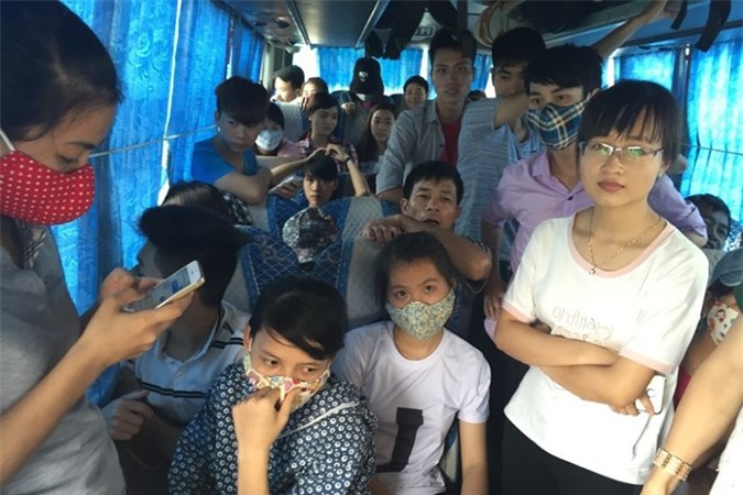 Tước giấy phép, phạt nặng hai tài xế nhồi nhét hành khách