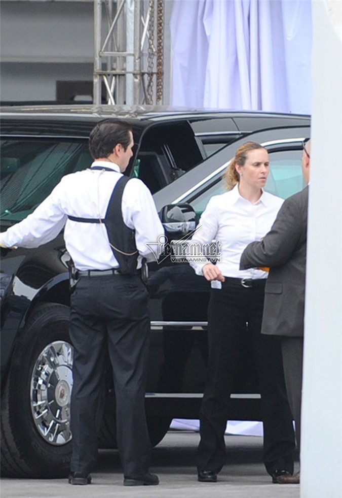 Lái "quái thú" Cadillac One hộ tống Tổng thống Obama là cô gái 26 tuổi