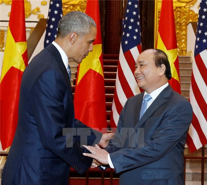 Ngày đầu tiên của Tổng thống Obama tại Việt Nam