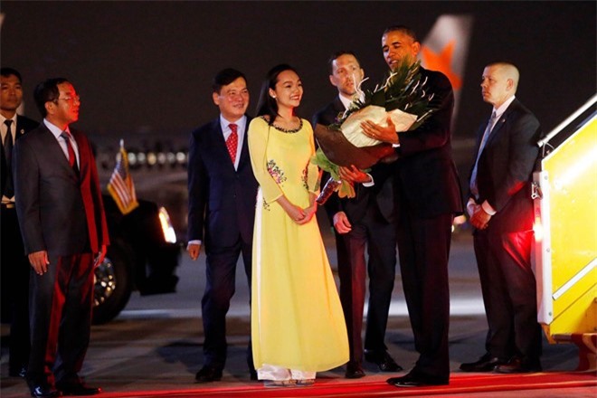 Nữ sinh tặng hoa Tổng thống Obama là ai?