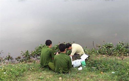 Thiếu nữ đập đầu em tử vong, đẩy xác xuống hồ