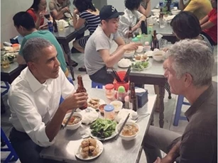 Vì sao thực khách ăn bún chả không nhìn ông Obama?