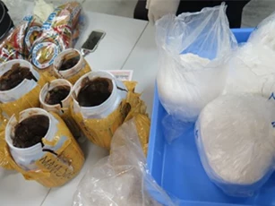 Cụ bà 76 tuổi giấu gần 3kg heroin trong hũ mắm cá rô đi Úc
