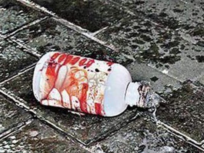 Cuồng ghen, người đàn ông 65 tuổi tạt axit người tình