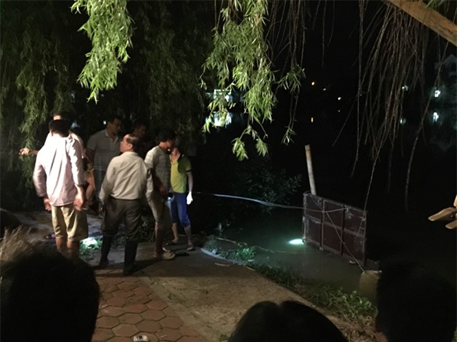 Cứu cháu gái rơi xuống hồ, ông nội mắc kẹt trong cống tử vong