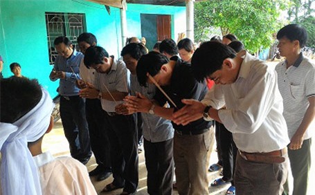 Đi chăn trâu, hai cô cháu rơi xuống hồ chết đuối thương tâm