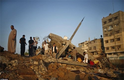 Không quân Israel tấn công Dải Gaza đáp trả vụ bắn đạn pháo