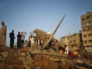 Không quân Israel tấn công Dải Gaza đáp trả vụ bắn đạn pháo
