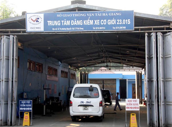 Lập đoàn kiểm tra thu phí đường bộ tại các trạm đăng kiểm