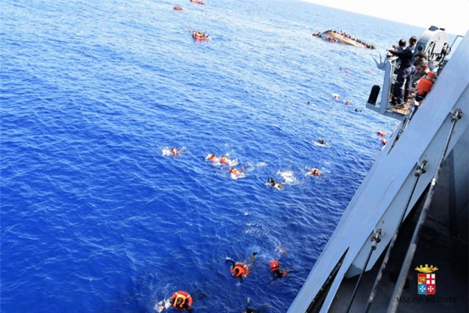 2 vụ đắm tàu liên tiếp ngoài khơi Libya, ít nhất 100 người thiệt mạng