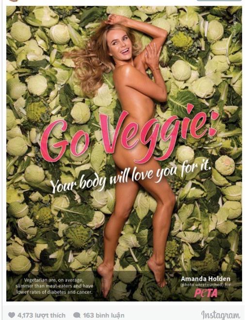 Nữ nghệ sĩ nổi tiếng khỏa thân nằm trên bắp cải kêu gọi ăn chay