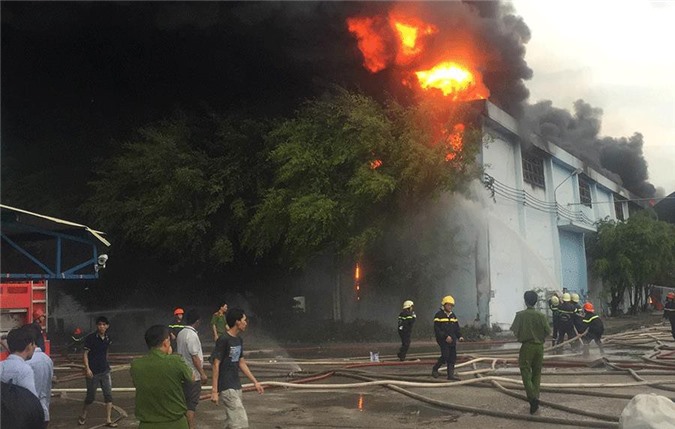 Sài Gòn: Cháy lớn tại công ty nệm Vạn Thành