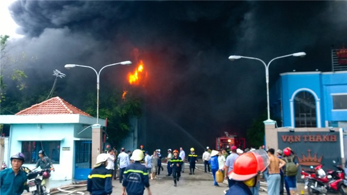 Thông tin mới nhất vụ cháy kéo dài hàng giờ tại Công ty nệm Vạn Thành
