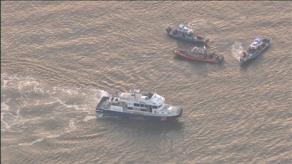 Máy bay P-47 Thunderbolt của Mỹ bất ngờ lao xuống sông