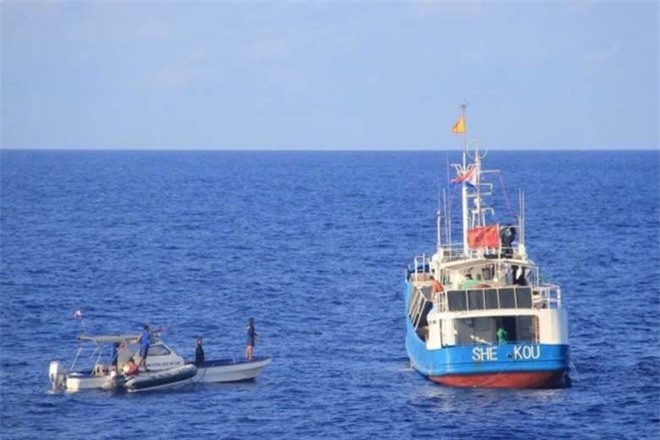 Philippines truy đuổi, bắt giữ 10 ngư dân Trung Quốc