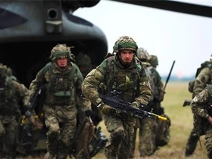 Anh triển khai 1.000 quân cùng xe tăng tới Baltic đối phó Nga