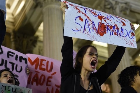 Brazil rúng động vụ hiếp dâm tập thể thiếu nữ 16 tuổi rồi phát tán video