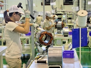 Việt Nam cấp phép mới cho hơn 900 dự án FDI