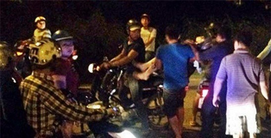 Hai phụ nữ bị đâm gục trên đường vì ghen tuông