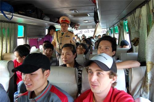 Ôtô khách chở quá số người quy định sẽ bị phạt tới 40 triệu đồng