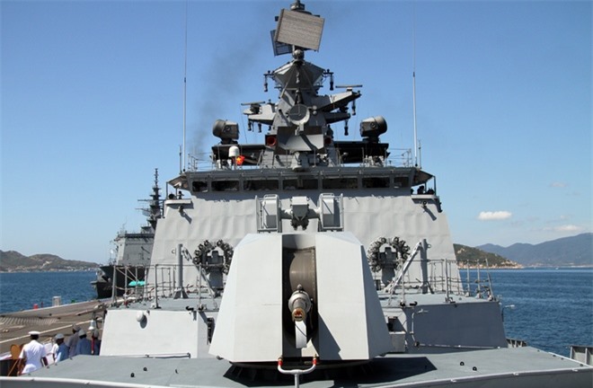 Tàu chiến Ấn Độ cập cảng Cam Ranh