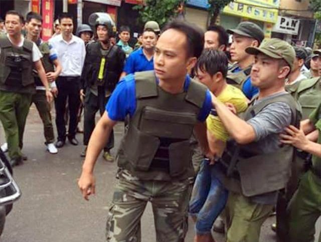 Giây phút khống chế kẻ bắn Phó công an phường ở Sơn La