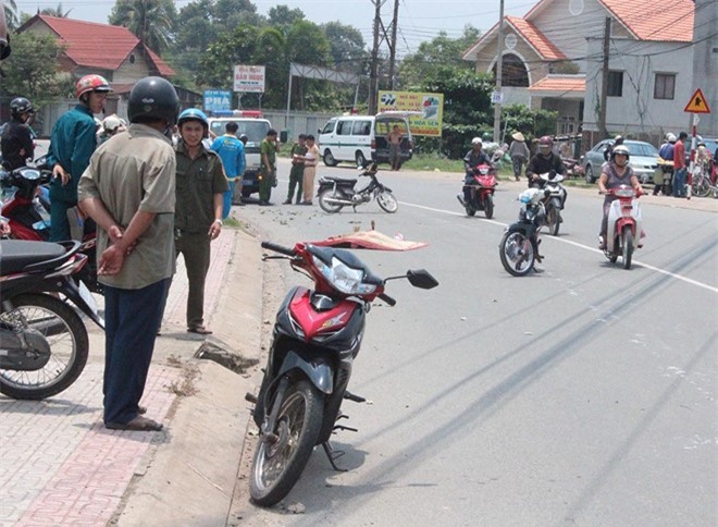 Người dân truy bắt tài xế gây tai nạn chết người rồi bỏ chạy